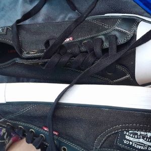 levi brand shoe newblack